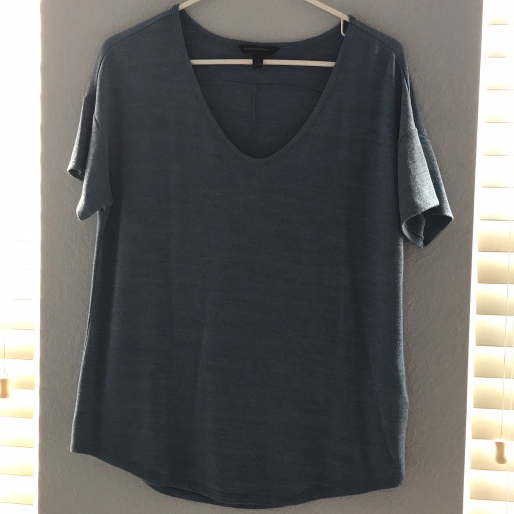 Banana republic blue tee shirt